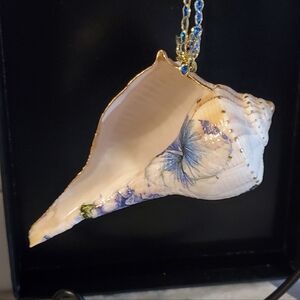 Handcrafted Whelk Shell Ornament/Aromatic  Hummingbird Design ⚜️💙⚜️